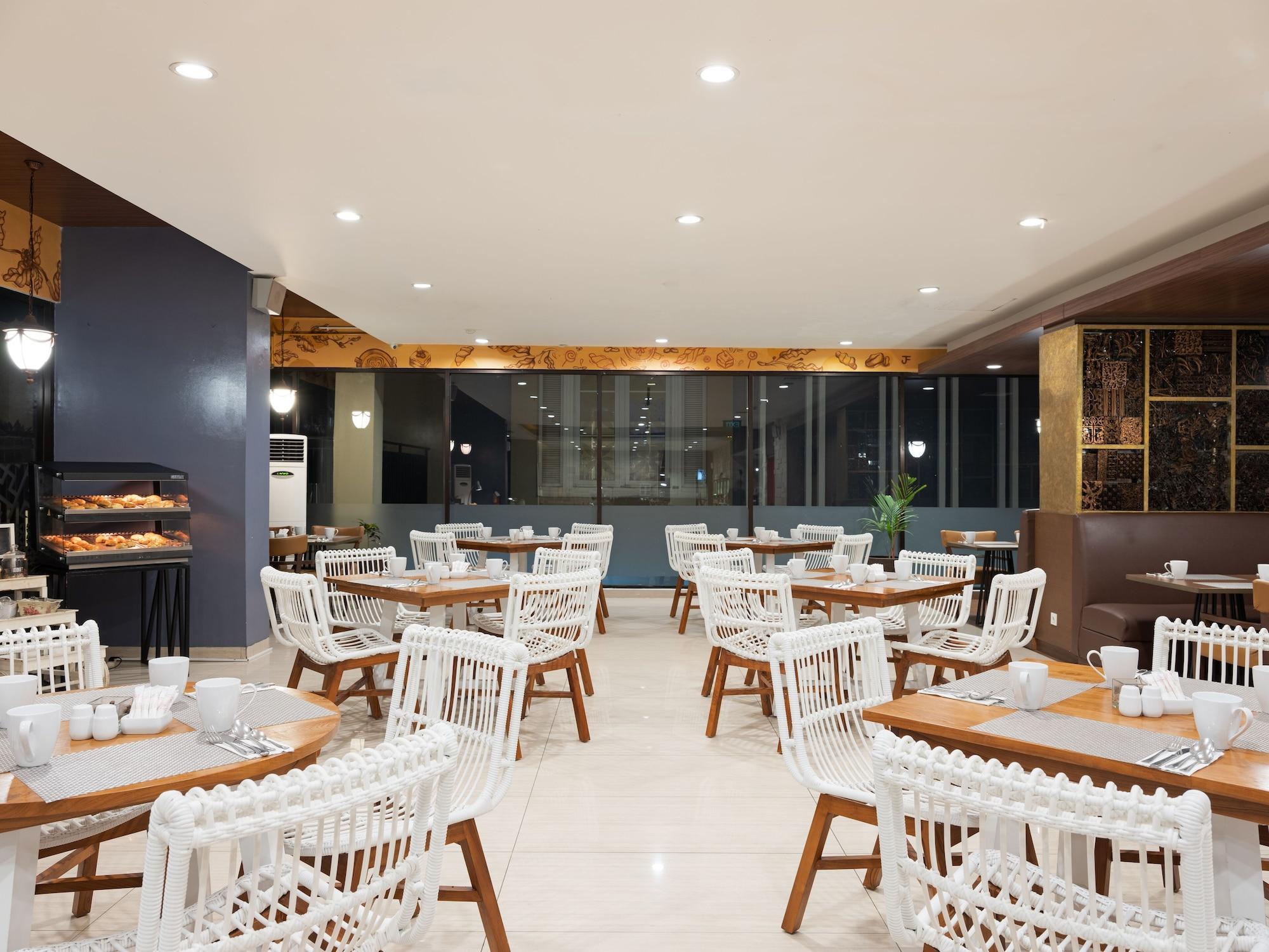 The Alana Hotel & Conference Center Malioboro Yogyakarta By Aston Exteriör bild