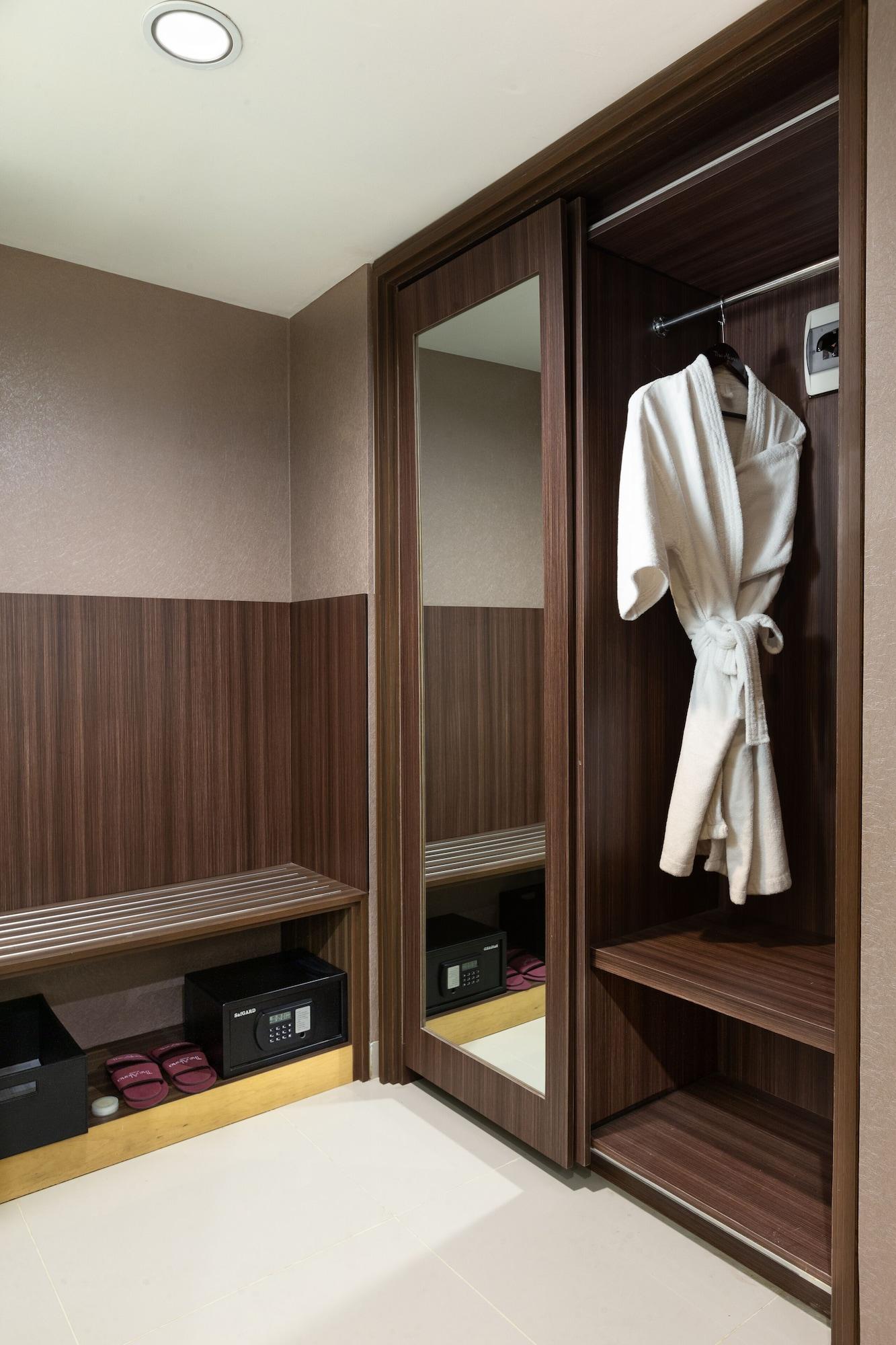The Alana Hotel & Conference Center Malioboro Yogyakarta By Aston Exteriör bild