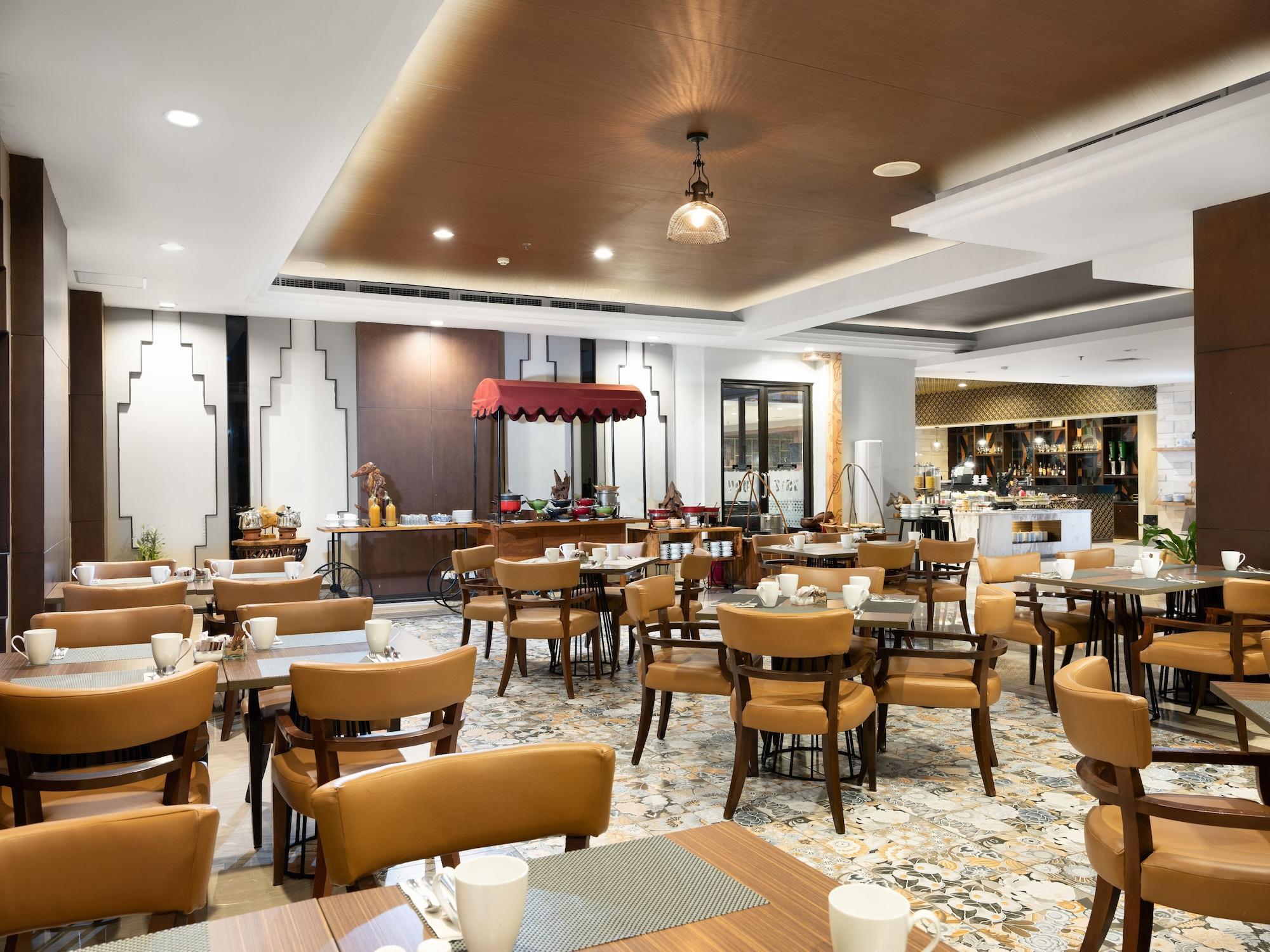 The Alana Hotel & Conference Center Malioboro Yogyakarta By Aston Exteriör bild