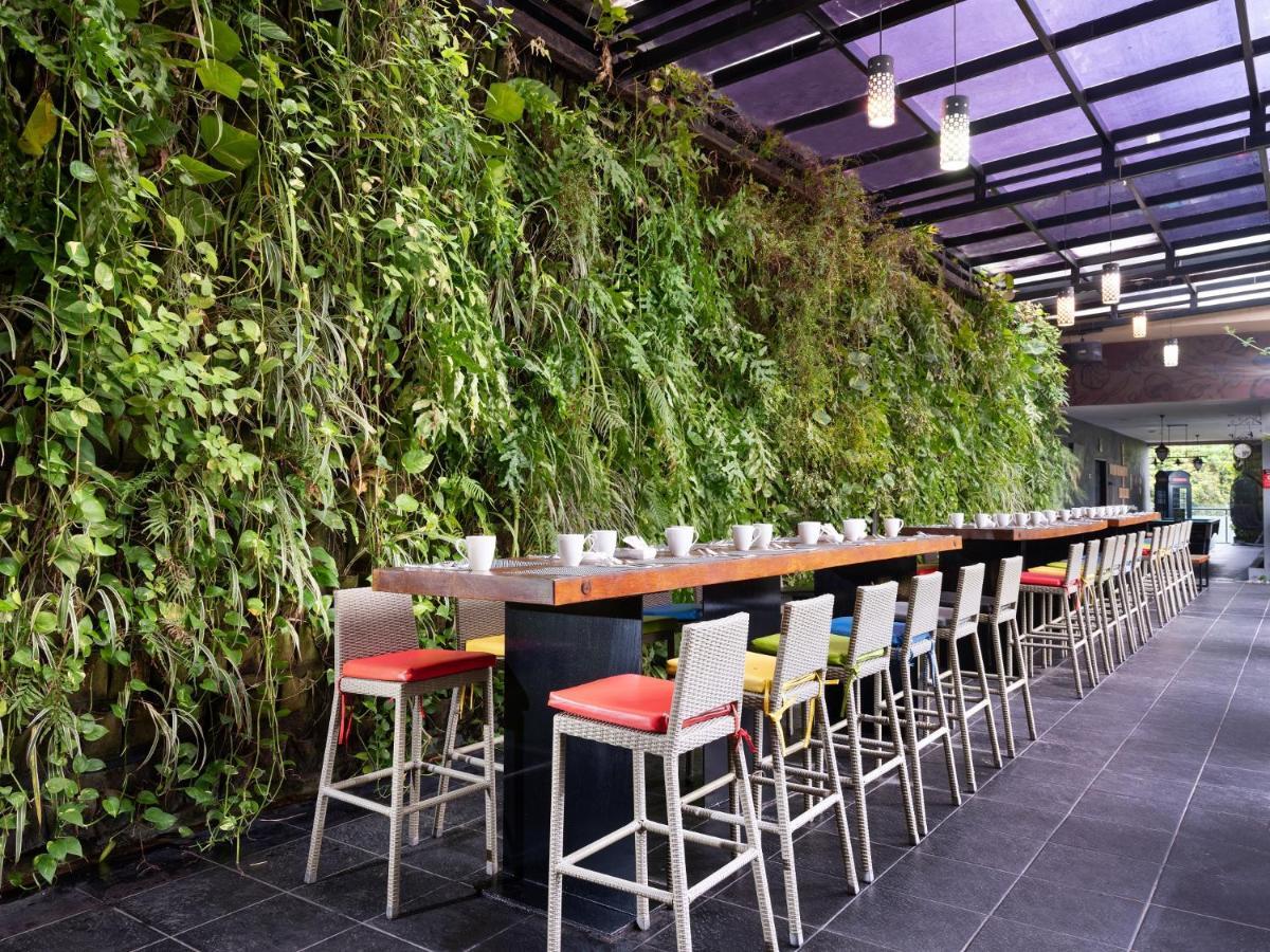 The Alana Hotel & Conference Center Malioboro Yogyakarta By Aston Exteriör bild
