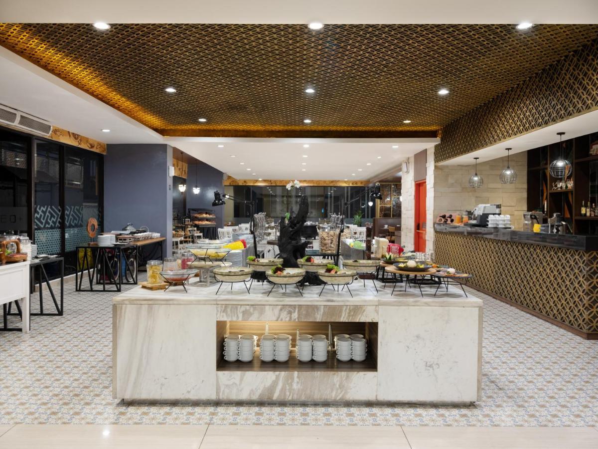 The Alana Hotel & Conference Center Malioboro Yogyakarta By Aston Exteriör bild